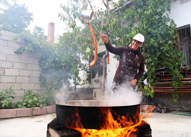 Kapadokya üzümü geleneksel yöntemlerle sofralara geliyor